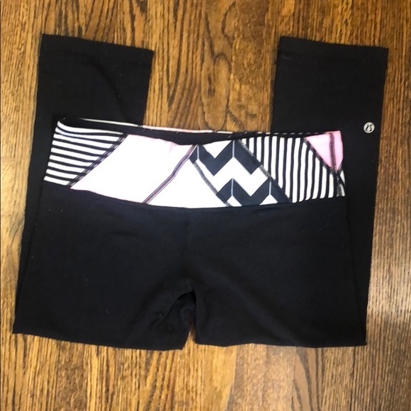 Size 10 lululemon cropped leggings - Picture 2 of 3